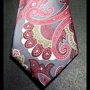 GEOFFREY BEENE 100% Silk Tie